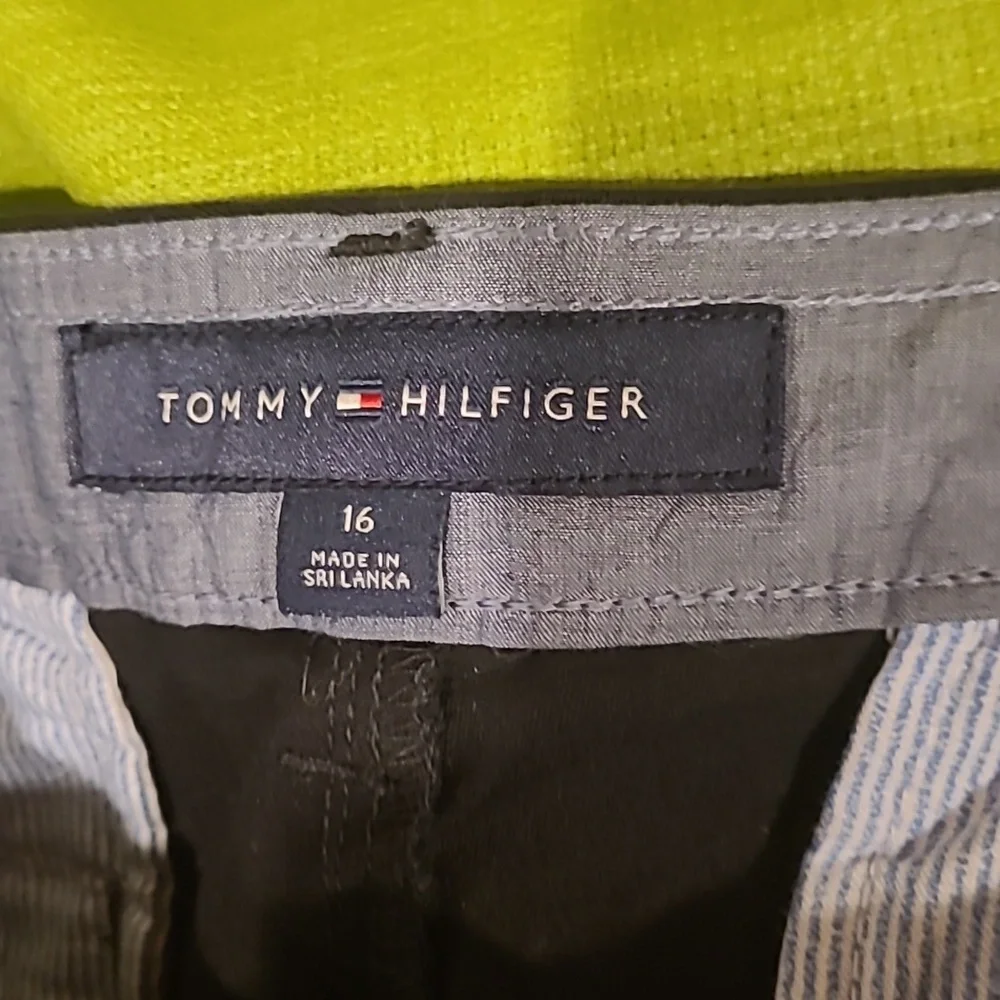 Tommy Hilfiger shorts - Picture 2 of 7